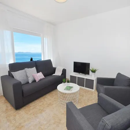 Apartment For 6 Persons Roses